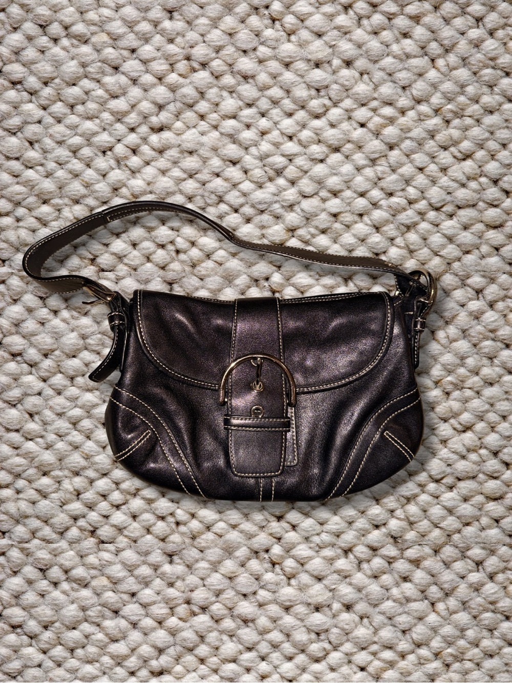 Vintage Coach Soho Y2K
Black Leather Bag